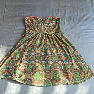 Adorable psychedelic print strapless dress